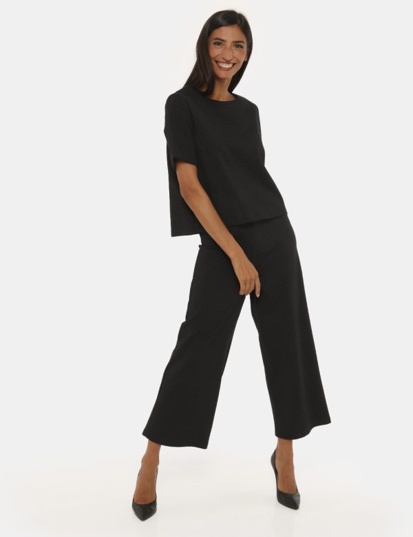 Pantalone Vougue nero - COMPOSIZIONE E VESTIBILITÀ:68% viscosa 27% nylon 5% elastaneLa modella è alta 176 cm e indossa la ta