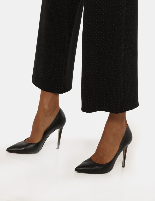 Pantalone Vougue nero - COMPOSIZIONE E VESTIBILITÀ:68% viscosa 27% nylon 5% elastaneLa modella è alta 176 cm e indossa la ta