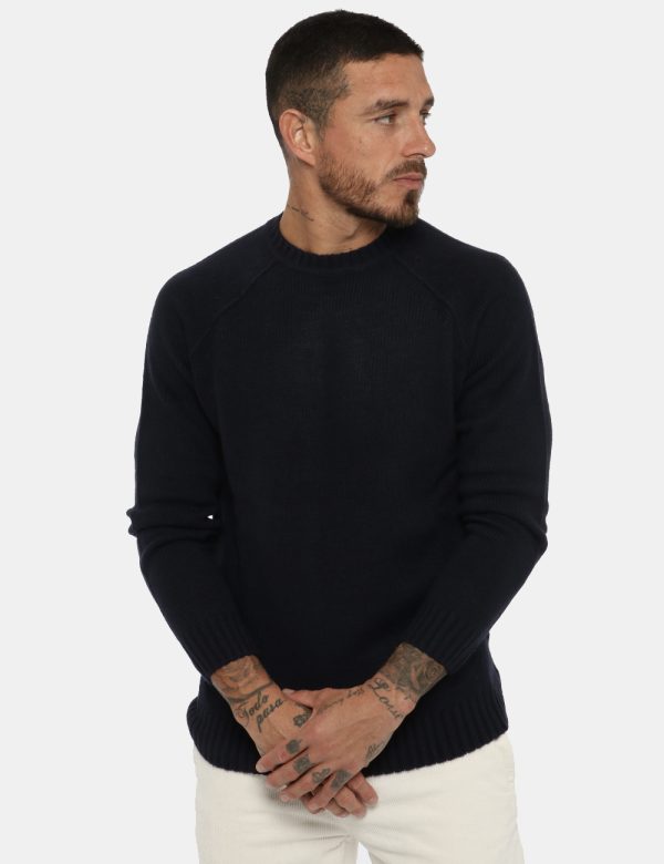 Maglione Goha blu - COMPOSIZIONE E VESTIBILITÀ:80% acrilico 13% lana 7% poliamideIl modello è alto 178 cm e indossa la tagli