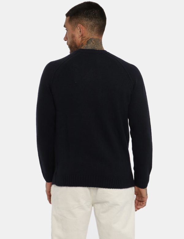 Maglione Goha blu - COMPOSIZIONE E VESTIBILITÀ:80% acrilico 13% lana 7% poliamideIl modello è alto 178 cm e indossa la tagli