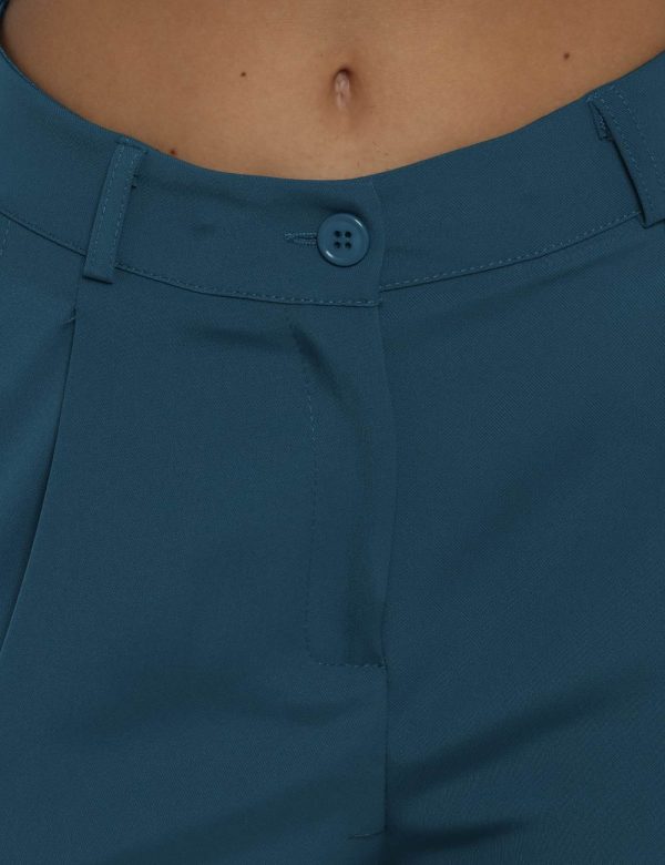 Pantalone Vougue azzurro - COMPOSIZIONE E VESTIBILITÀ:97% poliestere 3% elastaneLa modella è alta 176 cm e indossa la taglia