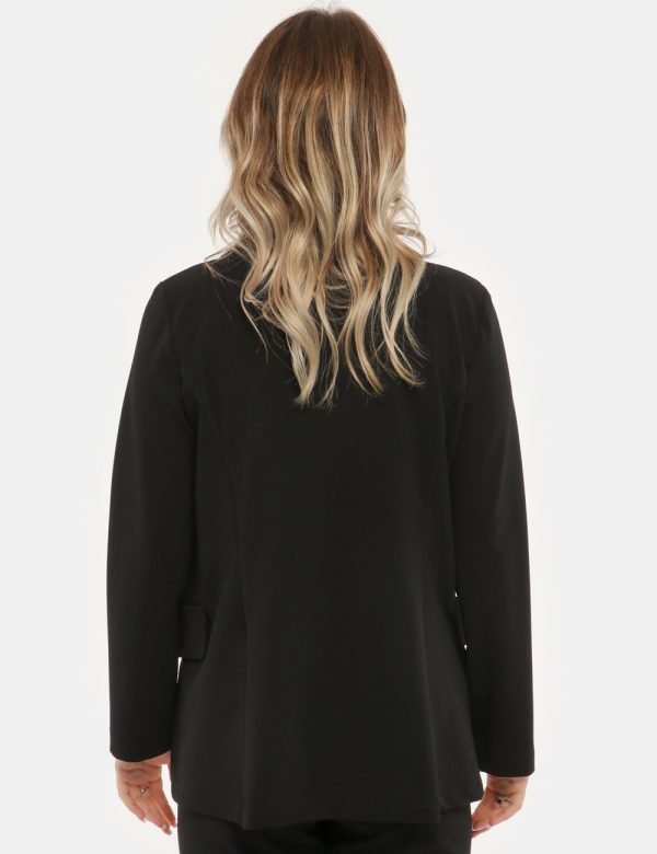 Blazer Vougue con finte tasche - 90% poliestere 10% elastinaLa modella indossa la taglia S ed è alta 168 cm e la vestibilit