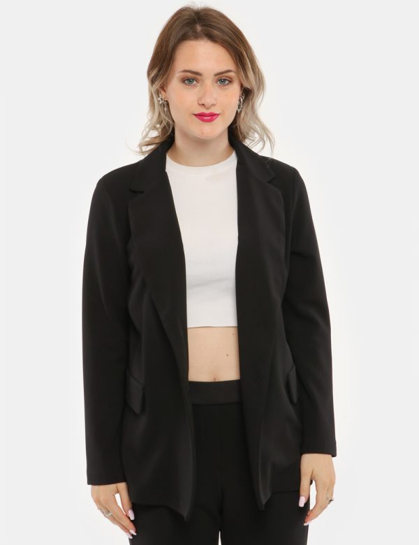 Blazer Vougue con finte tasche - 90% poliestere 10% elastinaLa modella indossa la taglia S ed è alta 168 cm e la vestibilit