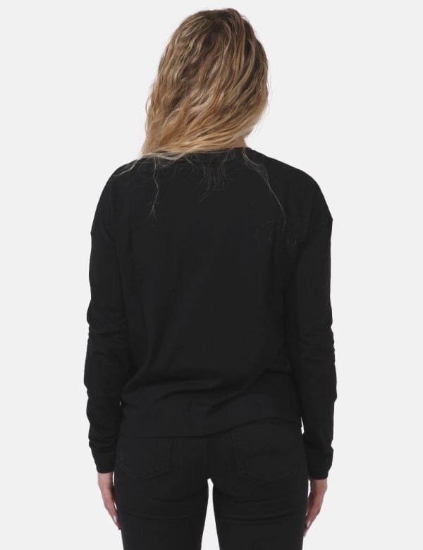 T-shirt Pepe Jeans Nero - T-shirt a maniche lunghe su base nera con stampa centrale in tinta beige e qualche glitter. La ves