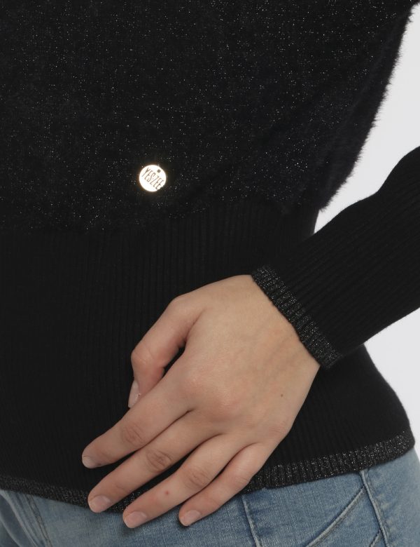 Maglione Yes Zee nero - COMPOSIZIONE E VESTIBILITÀ:100% poliammidicaLa modella è alta 170 cm e indossa la taglia S. La vesti