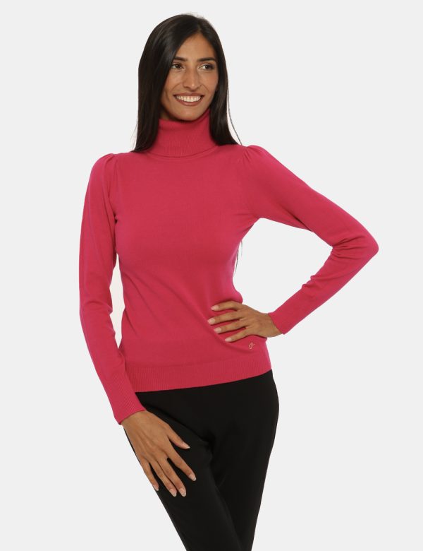 Maglione Yes Zee fucsia - COMPOSIZIONE E VESTIBILITÀ:55% viscosa 30% poliammidica 15% elastaneLa modella è alta 170 cm e ind