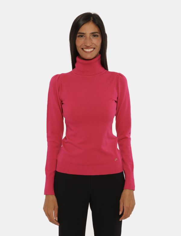 Maglione Yes Zee fucsia - COMPOSIZIONE E VESTIBILITÀ:55% viscosa 30% poliammidica 15% elastaneLa modella è alta 170 cm e ind