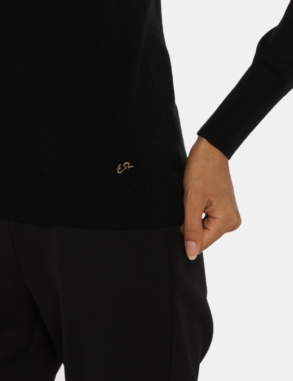 Maglione Yes Zee nero - COMPOSIZIONE E VESTIBILITÀ:55% viscosa 30% poliammidica 15% elastaneLa modella è alta 170 cm e indos