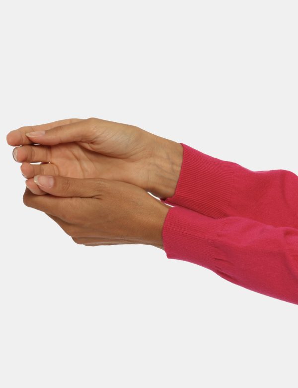 Maglione Yes Zee fucsia - COMPOSIZIONE E VESTIBILITÀ:55% viscosa 30% poliammidica 15% elastaneLa modella è alta 170 cm e ind