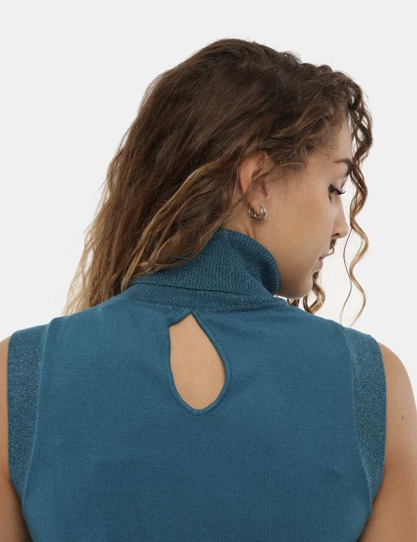 Maglia Yes Zee smanicato a collo alto - 50% viscosa 28% poliestere 22% poliammidicaLa modella indossa la taglia S e la vesti
