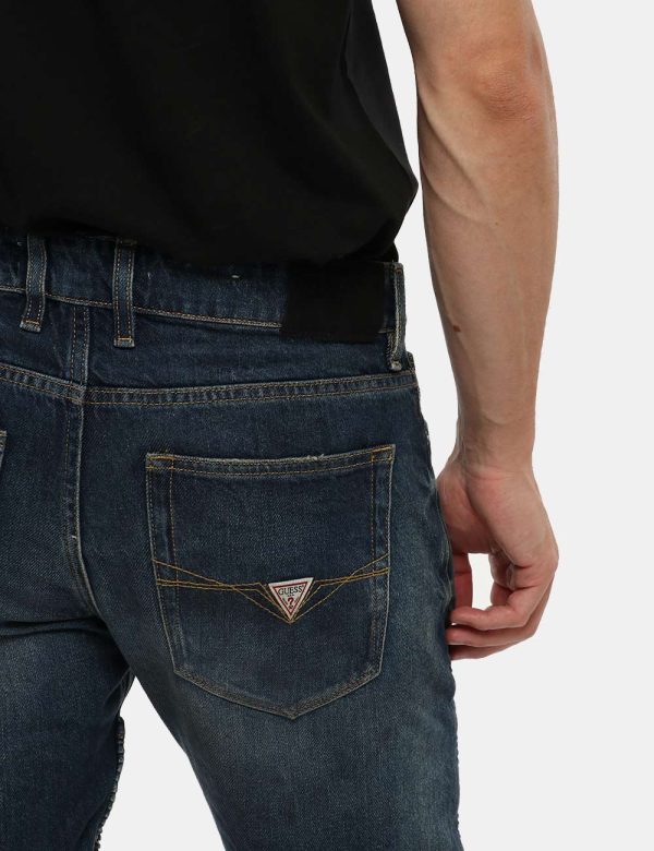 Jeans Guess con zip - 100% cotoneIl modello indossa la taglia 32 lunghezza 32 ed è alto 184 cm e la vestibilità è regolare.