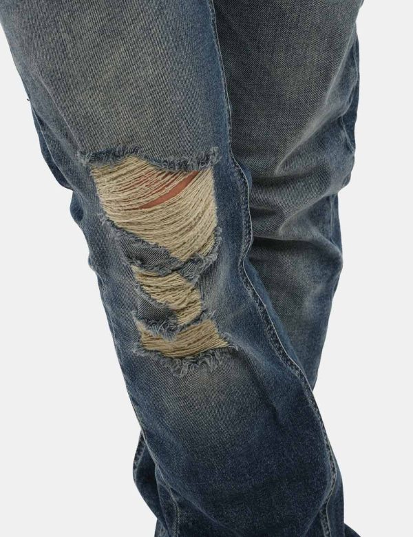 Jeans Guess effetto consumato - 99% cotone 1% elastinaIl modello indossa la taglia 32 lunghezza 32 ed è alto 184 cm e la ves