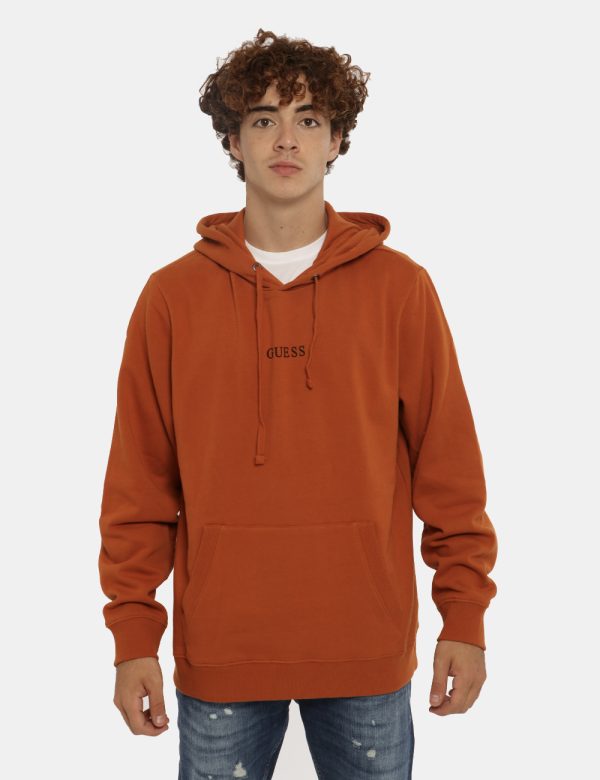 Felpa Guess marrone bruciato - COMPOSIZIONE E VESTIBILITÀ:88% cotone 12% poliestereIl modello è alto 175 cm e indossa la tag