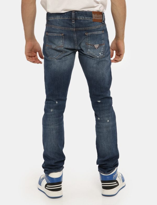 Jeans Guess blu denim - COMPOSIZIONE E VESTIBILITÀ:100% cotoneIl modello è alto 175 cm e indossa la taglia 33 corrispondent