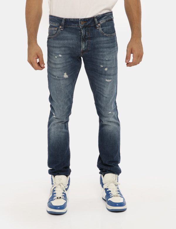 Jeans Guess blu denim - COMPOSIZIONE E VESTIBILITÀ:100% cotoneIl modello è alto 175 cm e indossa la taglia 33 corrispondent