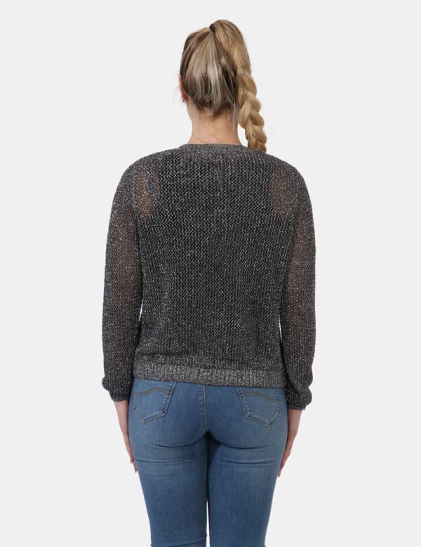 Maglione Yes Zee Nero - Maglione classico traforato in nero con filo lurex argentato. La vestibilità è morbida e regolare. I