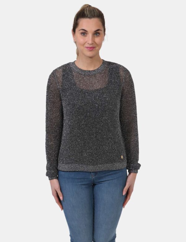 Maglione Yes Zee Nero - Maglione classico traforato in nero con filo lurex argentato. La vestibilità è morbida e regolare. I