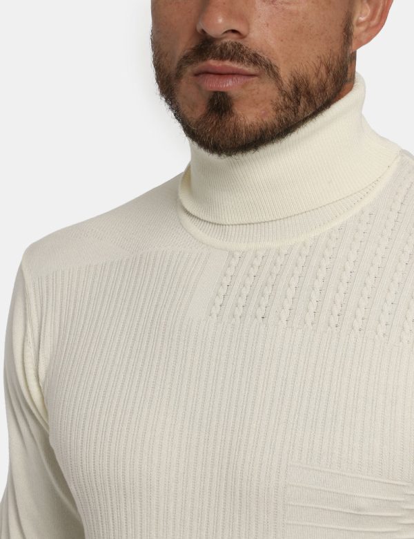 Maglione Bianco Yes Zee - COMPOSIZIONE E VESTIBILITÀ:70% viscosa 30% nylonIl modello è alto 178 cm e indossa la taglia L. La