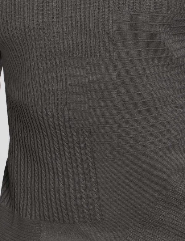 Maglione Grigio Yes Zee - COMPOSIZIONE E VESTIBILITÀ:70% viscosa 30% nylonIl modello è alto 178 cm e indossa la taglia L. L