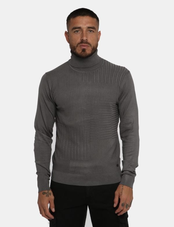 Maglione Grigio Yes Zee - COMPOSIZIONE E VESTIBILITÀ:70% viscosa 30% nylonIl modello è alto 178 cm e indossa la taglia L. L