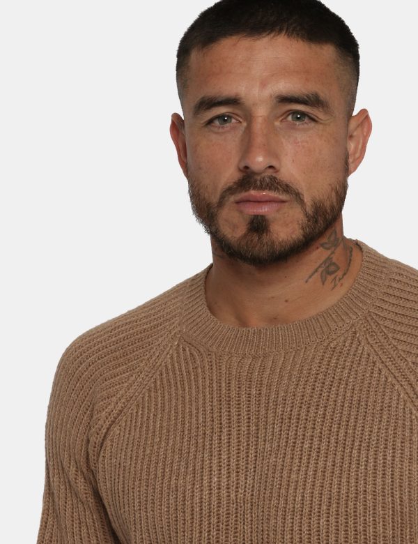 Maglione Yes Zee marrone sabbia - COMPOSIZIONE E VESTIBILITÀ:54% poliestere 20% acrilico 20% nylon 6% merinosIl modello è al