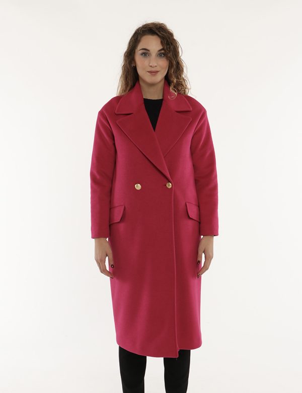 Cappotto Vogue lungo con bottone lavorato - 92% poliestere - 8% viscosaLa modella indossa la taglia S e la vestibilità del c
