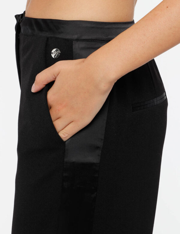 Pantalone Maison Espin con tasche - 95% poliestere 5% elastinaLa modella indossa la taglia S ed è alta 178 cm e la vestibili