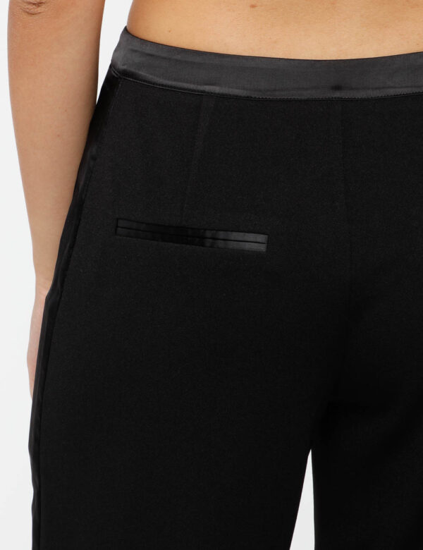 Pantalone Maison Espin con tasche - 95% poliestere 5% elastinaLa modella indossa la taglia S ed è alta 178 cm e la vestibili