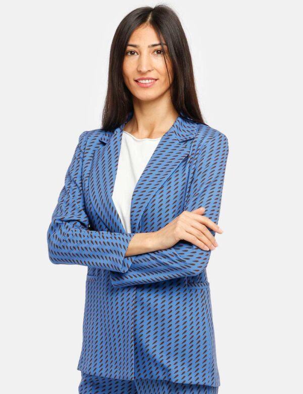 Blazer Vougue fantasia - 96% poliestere 4% elastinaLa modella indossa la taglia S ed è alta 178 cm e la vestibilità è regola
