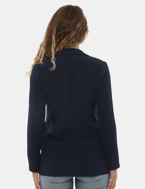 Blazer Vougue con tasche finte - 97% poliestere 3% elastinaLa modella indossa la taglia S e la vestibilità è regolare. Spal