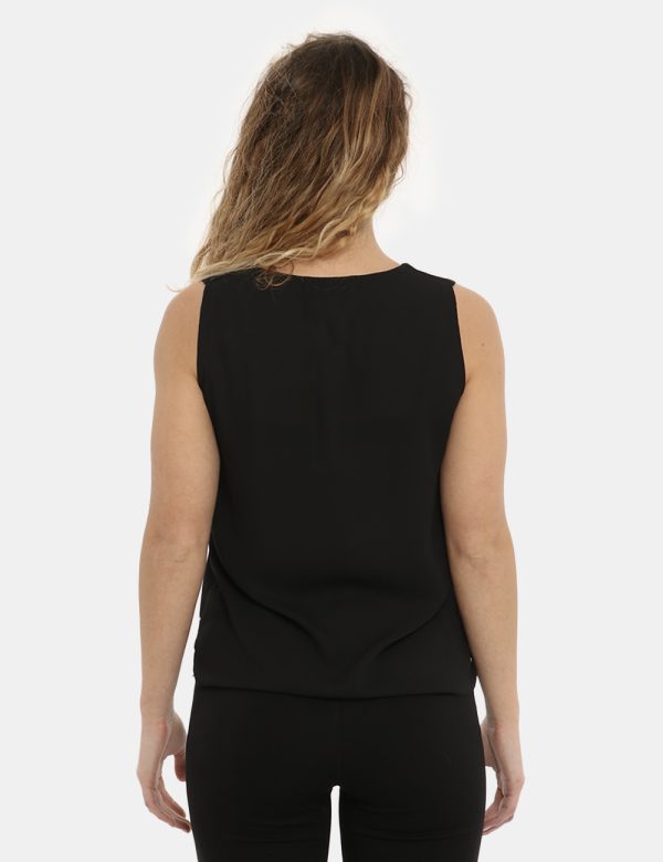 Top Vougue nero - COMPOSIZIONE E VESTIBILITÀ:100% poliestereLa modella è alta 170 cm e indossa la taglia S. La vestibilità d