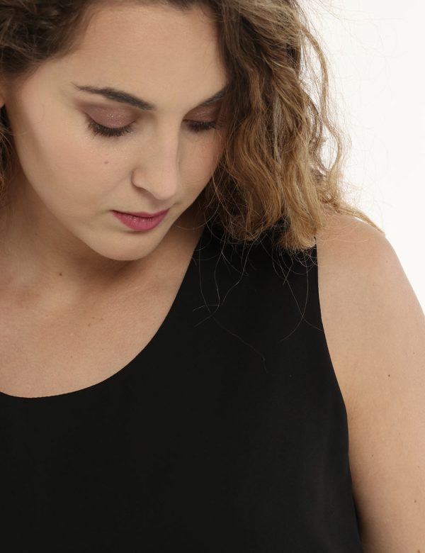 Top Vougue nero - COMPOSIZIONE E VESTIBILITÀ:100% poliestereLa modella è alta 170 cm e indossa la taglia S. La vestibilità d
