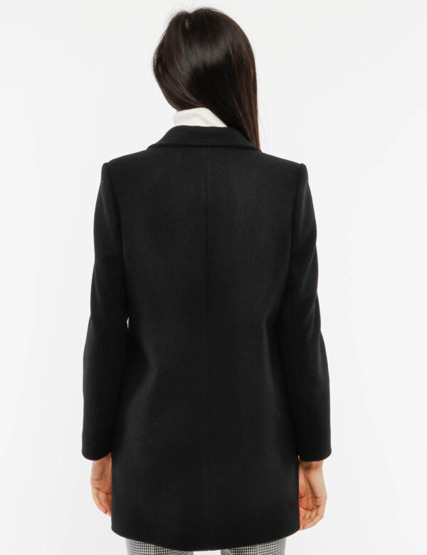 Cappotto Vougue con tasche - Esterno: 100% poliestere - Fodera: 100% poliestereLa modella indossa la taglia S ed è alta 178