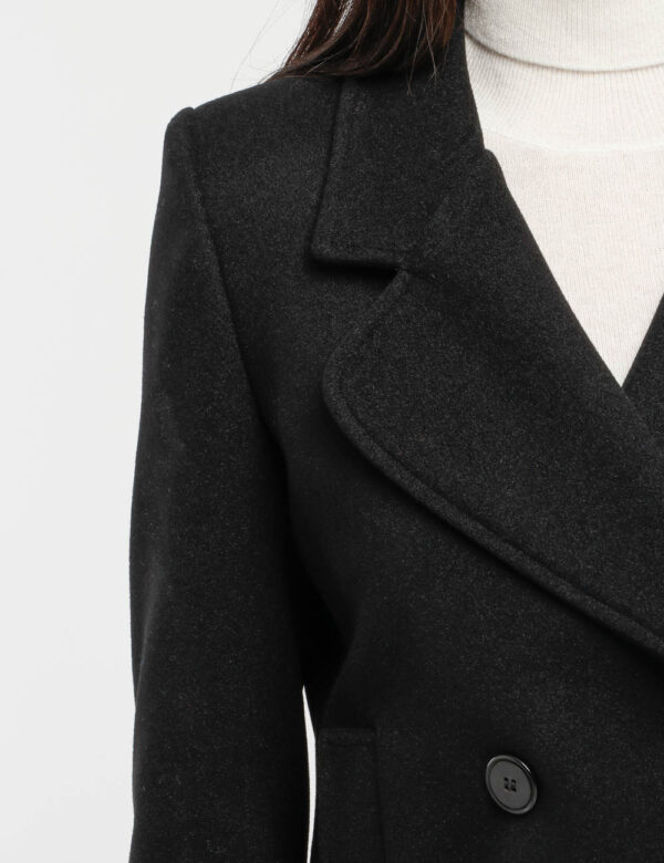 Cappotto Vougue con tasche - Esterno: 100% poliestere - Fodera: 100% poliestereLa modella indossa la taglia S ed è alta 178