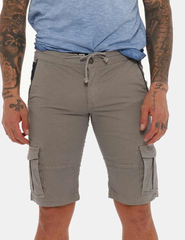 Bermuda Fifty Four grigio scuro - COMPOSIZIONE E VESTIBILITÀ:98% cotone 2% elastaneIl modello è alto 178 cm e indossa la tag