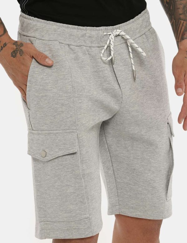Bermuda Antony Morato tuta grigio - COMPOSIZIONE E VESTIBILITÀ:63% cotone 37% poliestereIl modello è alto 178 cm e indossa l