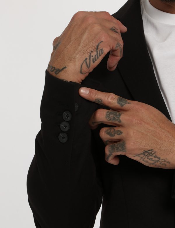 Giacca Antony Morato nero - COMPOSIZIONE E VESTIBILITÀ:78% poliestere 17% viscosa 5% elastanIl modello è alto 178 cm e indos