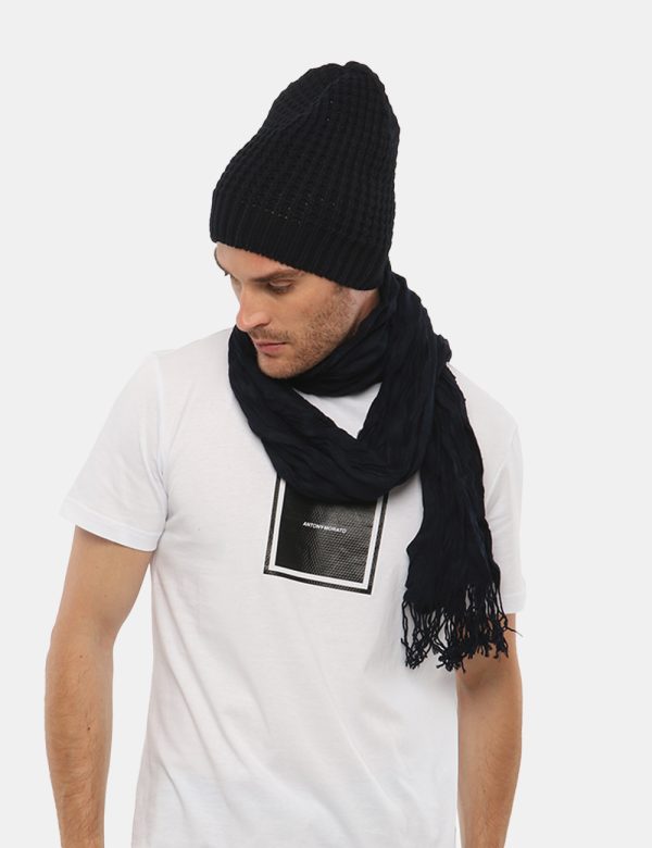 Sciarpa Antony Morato con frange - 100% acrilicoDimensioni: 192x53 cmUna sciarpa stropicciata con frange per rinnovare la tu