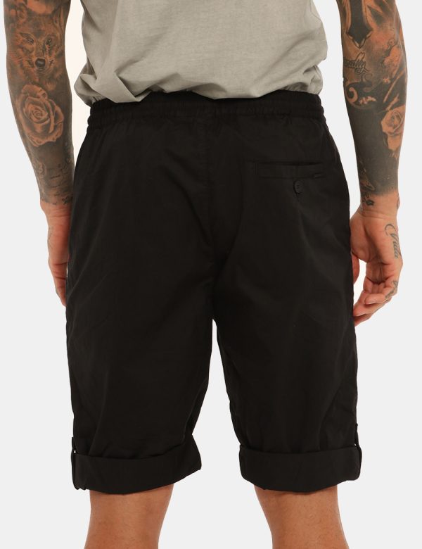 Bermuda Antony Morato nero - COMPOSIZIONE E VESTIBILITÀ:100% cotoneIl modello è alto 178 cm e indossa la taglia 48. La vesti