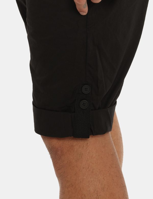 Bermuda Antony Morato nero - COMPOSIZIONE E VESTIBILITÀ:100% cotoneIl modello è alto 178 cm e indossa la taglia 48. La vesti
