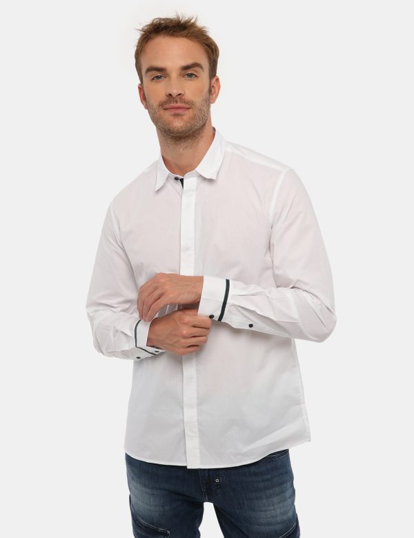 Camicia Antony Morato in cotone - 100% cotoneIl modello indossa la taglia 48 ed è alto 184 cm e la vestibilità è regolare. S