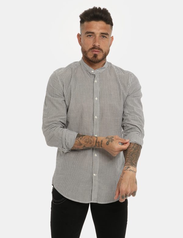 Camicia Antony Morato rigato bianco/grigio - COMPOSIZIONE E VESTIBILITÀ:100% cotoneIl modello è alto 178 cm e indossa la tag