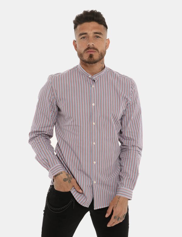 Camicia Antony Morato rigata rosso/blu - COMPOSIZIONE E VESTIBILITÀ:100% cotoneIl modello è alto 178 cm e indossa la taglia