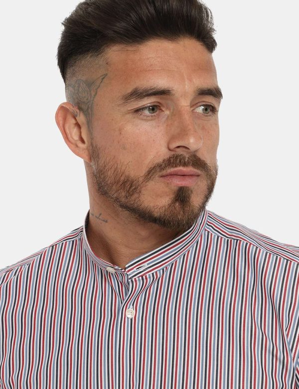 Camicia Antony Morato rigata rosso/blu - COMPOSIZIONE E VESTIBILITÀ:100% cotoneIl modello è alto 178 cm e indossa la taglia