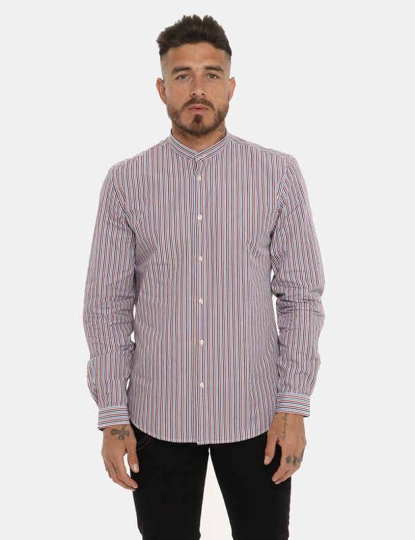 Camicia Antony Morato rigata rosso/blu - COMPOSIZIONE E VESTIBILITÀ:100% cotoneIl modello è alto 178 cm e indossa la taglia