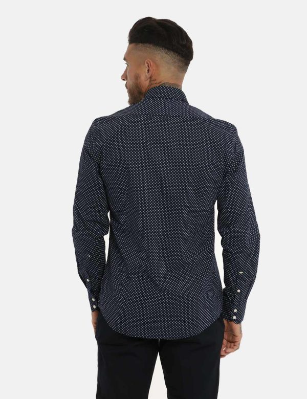 Camicia Antony Morato blu fantasia - COMPOSIZIONE E VESTIBILITÀ:100% cotoneIl modello è alto 178 cm e indossa la taglia 50.