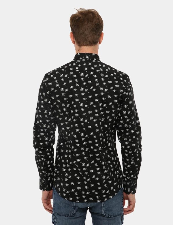 Camicia Antony Morato fantasia - 10% cotoneIl modello indossa la taglia 48 ed è alto 184 cm e la vestibilità è regolare. Spa