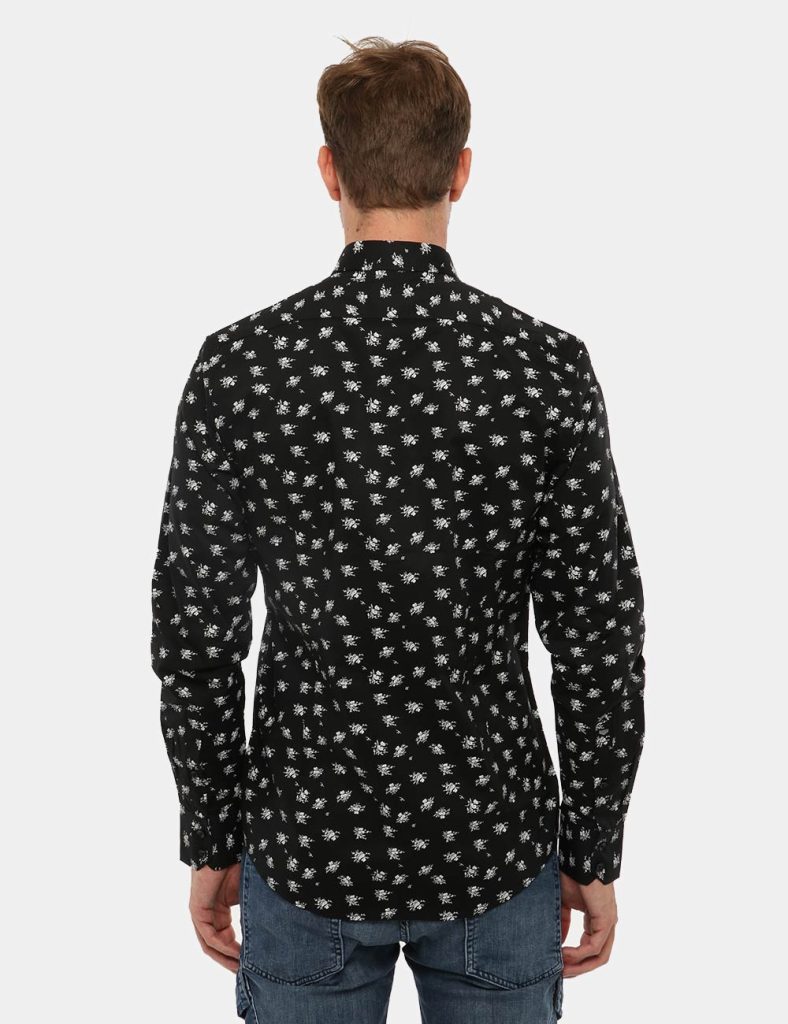 Camicia Antony Morato fantasia - 10% cotoneIl modello indossa la taglia 48 ed è alto 184 cm e la vestibilità è regolare. Spa