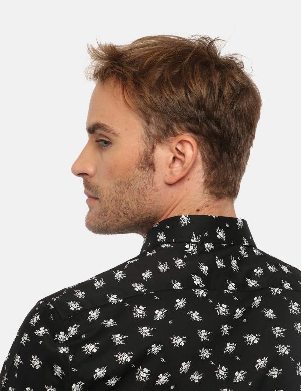 Camicia Antony Morato fantasia - 10% cotoneIl modello indossa la taglia 48 ed è alto 184 cm e la vestibilità è regolare. Spa