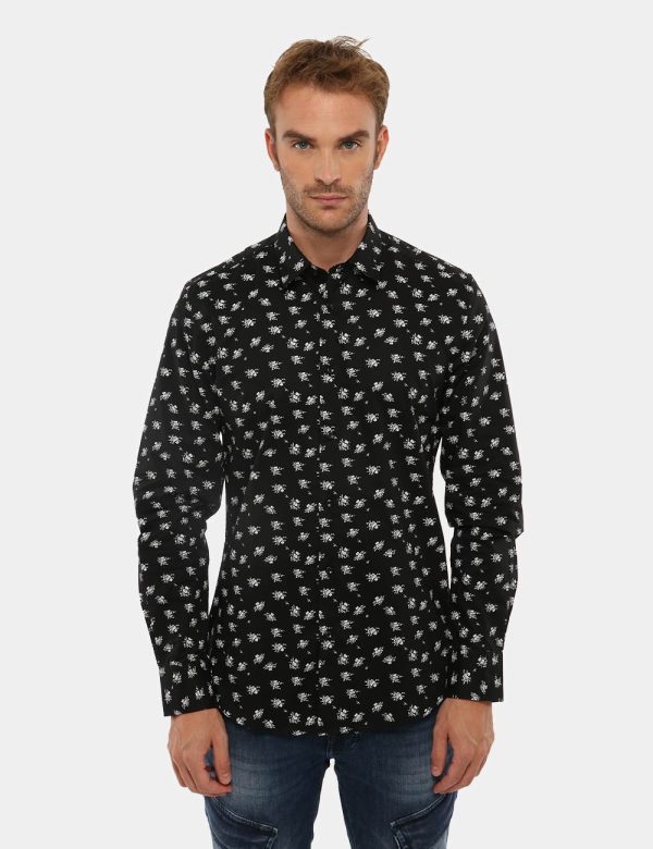 Camicia Antony Morato fantasia - 10% cotoneIl modello indossa la taglia 48 ed è alto 184 cm e la vestibilità è regolare. Spa